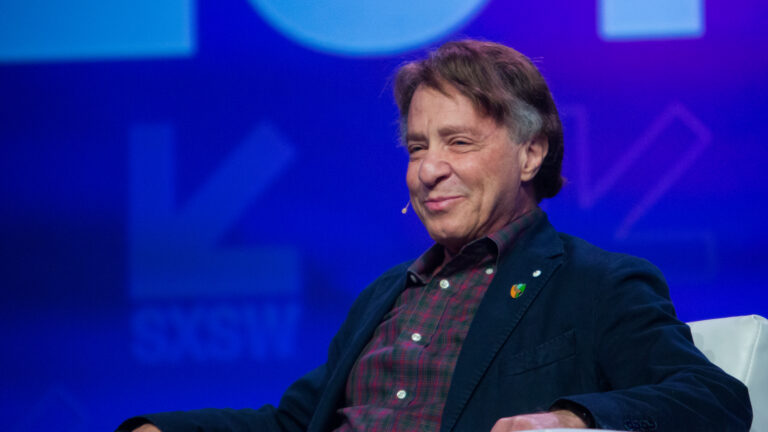 Ray Kurzweil acredita que inteligência artificial vai superar a humana até 2029.